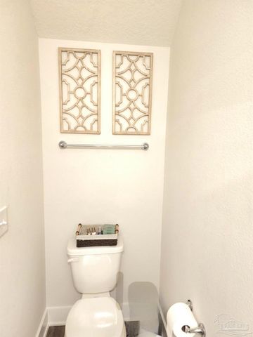 1512 Iroquois Ct, Pensacola, FL 32534