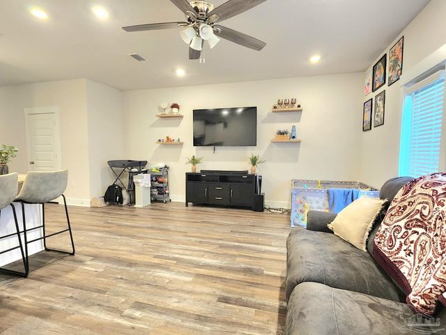 1512 Iroquois Ct, Pensacola, FL 32534