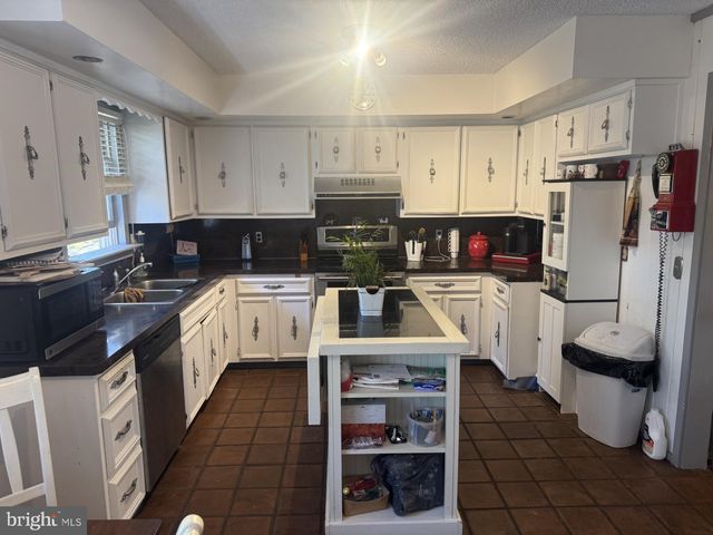 360 OHIO AVE, Shenandoah, PA 17976