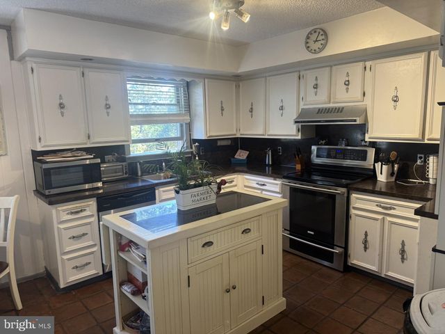 360 OHIO AVE, Shenandoah, PA 17976