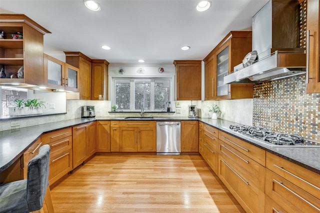 7518 Baxtershire Drive, Dallas, TX 75230