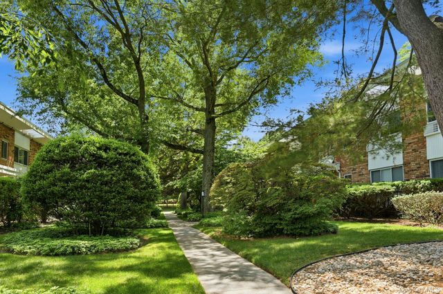 200 Lexington Avenue 8B, Oyster Bay, NY 11771