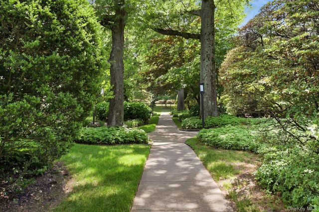 200 Lexington Avenue 8B, Oyster Bay, NY 11771