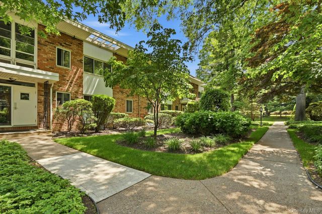 200 Lexington Avenue 8B, Oyster Bay, NY 11771