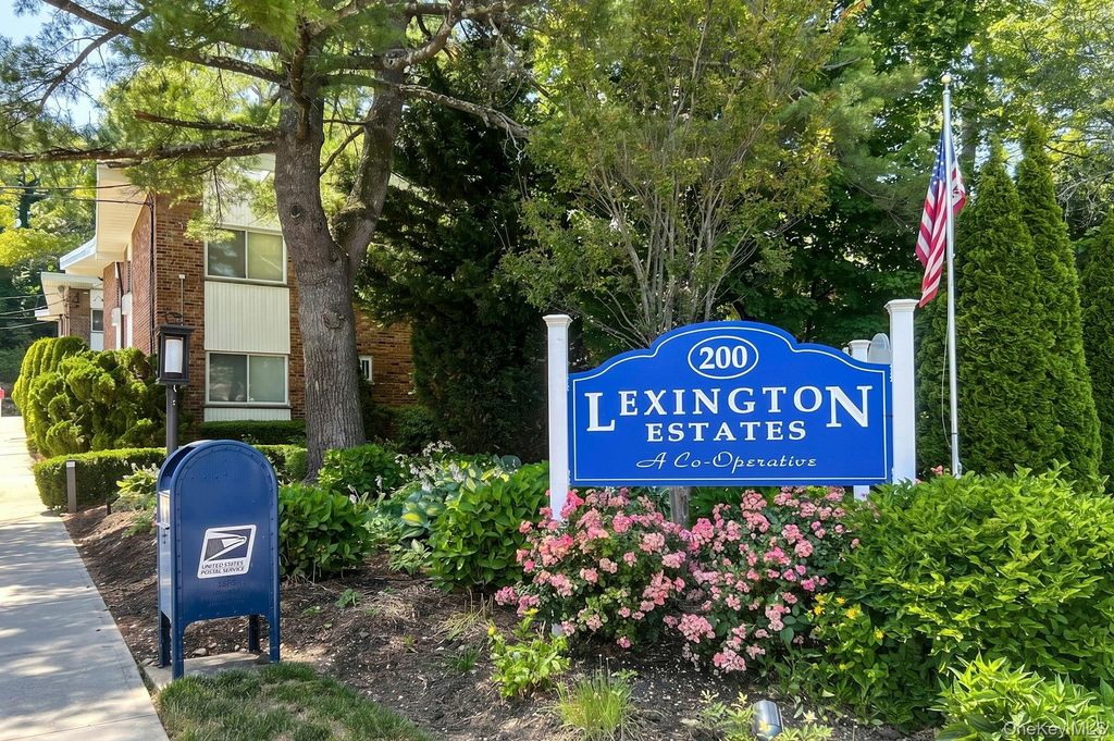 200 Lexington Avenue 8B, Oyster Bay, NY 11771