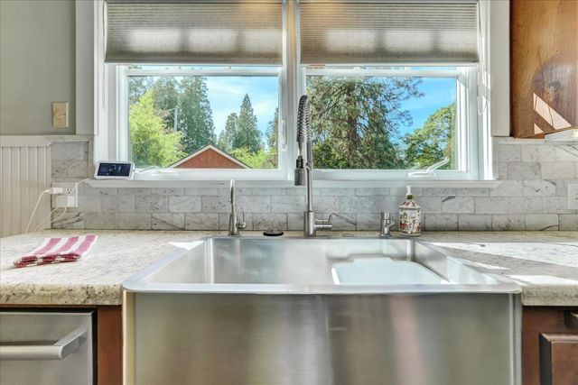 12562 Rough And Ready Hwy, Grass Valley, CA 95945