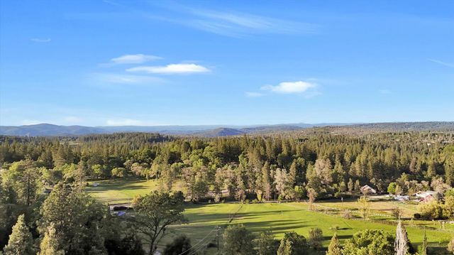 12562 Rough And Ready Hwy, Grass Valley, CA 95945