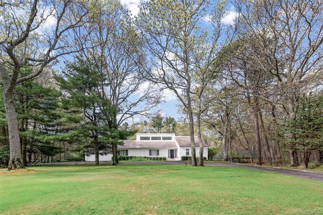 1 Whippoorwill Lane, East Quogue, NY 11942