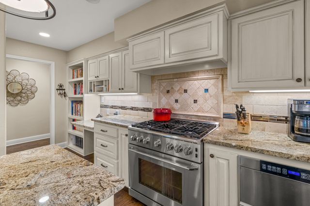2930 Peninsula Drive, Grapevine, TX 76051