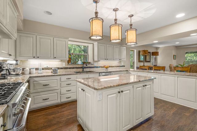 2930 Peninsula Drive, Grapevine, TX 76051