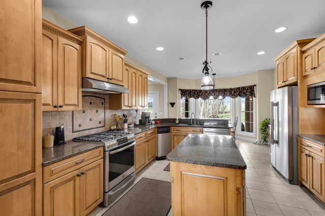 5144 Drake Rd, Cedar Hill, TN 37032