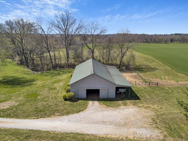 5144 Drake Rd, Cedar Hill, TN 37032