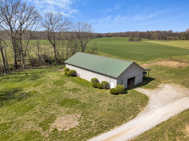 5144 Drake Rd, Cedar Hill, TN 37032