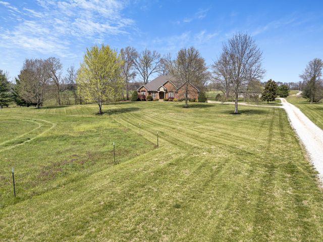 5144 Drake Rd, Cedar Hill, TN 37032