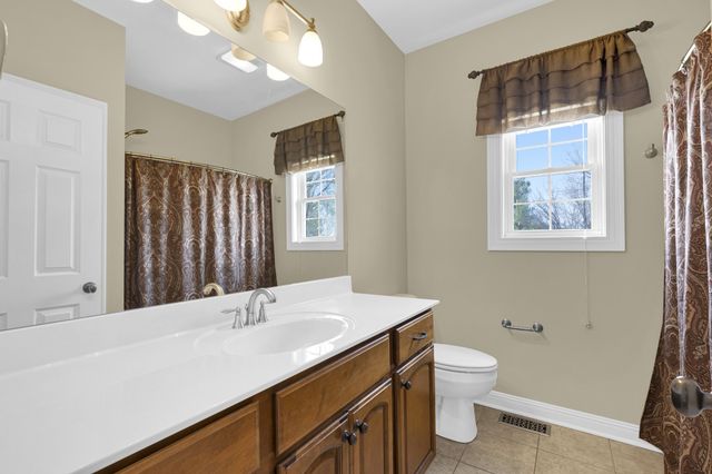 5144 Drake Rd, Cedar Hill, TN 37032