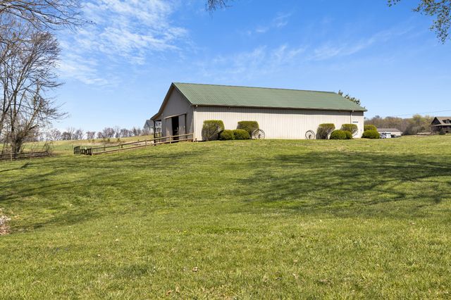 5144 Drake Rd, Cedar Hill, TN 37032