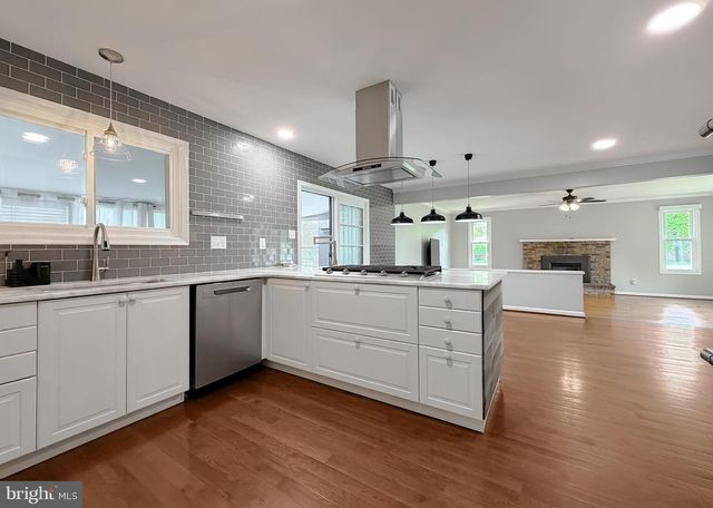 1200 E PATUXENT DR E, La Plata, MD 20646