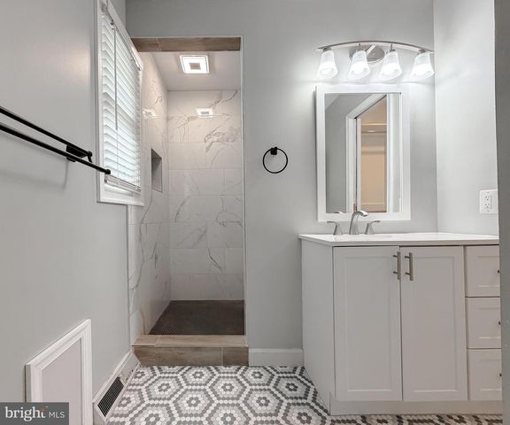 1200 E PATUXENT DR E, La Plata, MD 20646