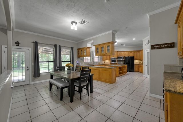 910 Commons Way Court, Huffman, TX 77336