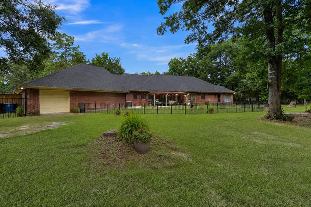 910 Commons Way Court, Huffman, TX 77336