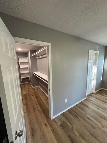 2882 W Lasalle Street, Springfield, MO 65807