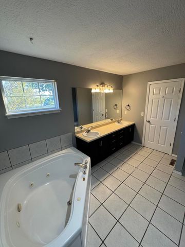 2882 W Lasalle Street, Springfield, MO 65807