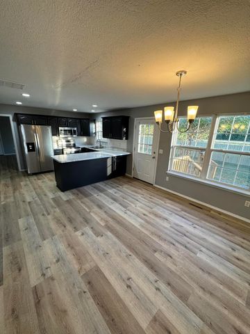 2882 W Lasalle Street, Springfield, MO 65807