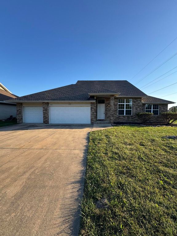 2882 W Lasalle Street, Springfield, MO 65807