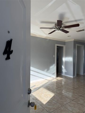 9002 Ilona Lane 8, Houston, TX 77025