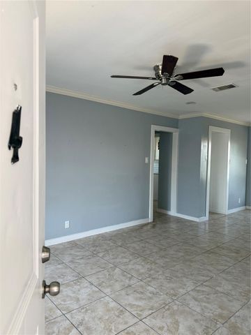 9002 Ilona Lane 8, Houston, TX 77025