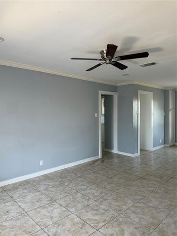 9002 Ilona Lane 8, Houston, TX 77025