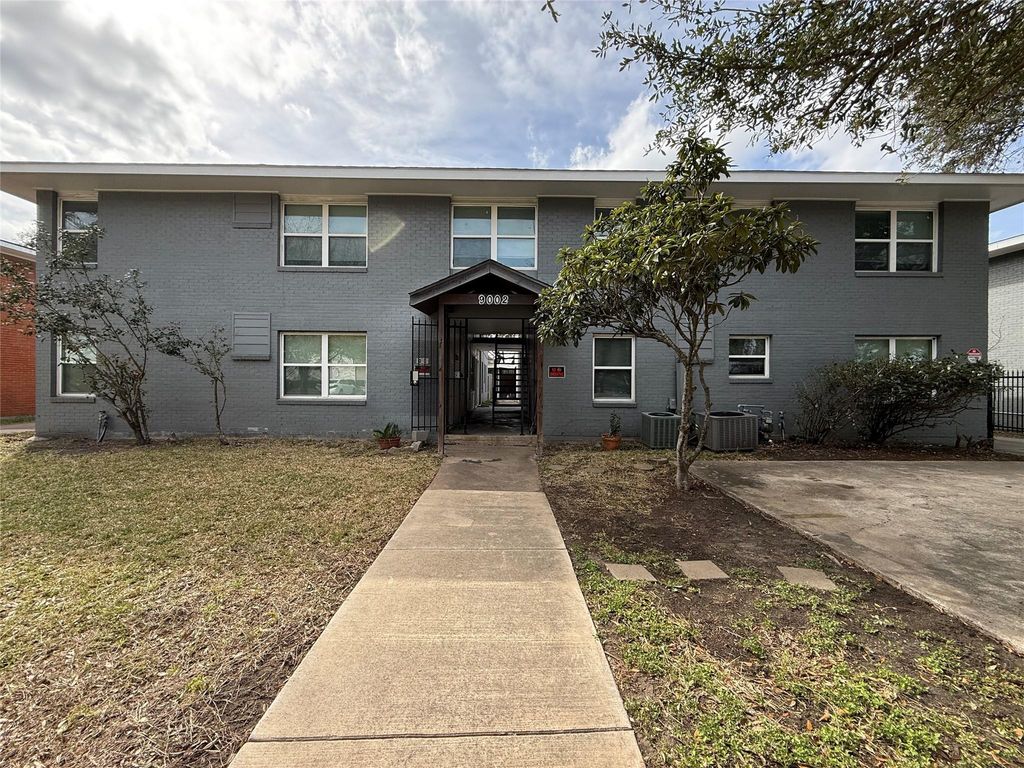 9002 Ilona Lane 8, Houston, TX 77025