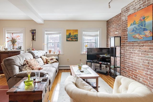 39 Garrison Rd. 3, Brookline, MA 02445