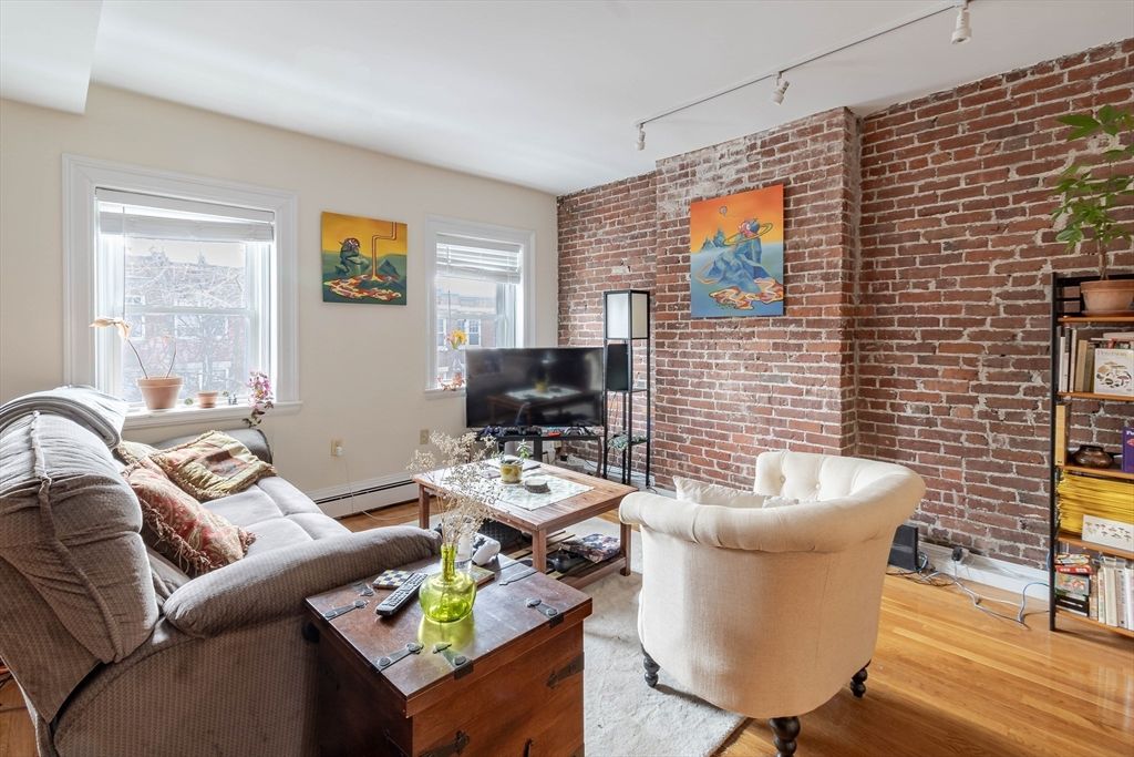 39 Garrison Rd. 3, Brookline, MA 02445