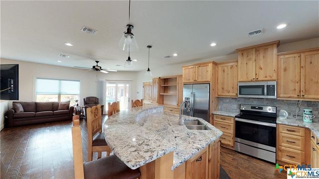158 Sendera Loop, Victoria, TX 77904