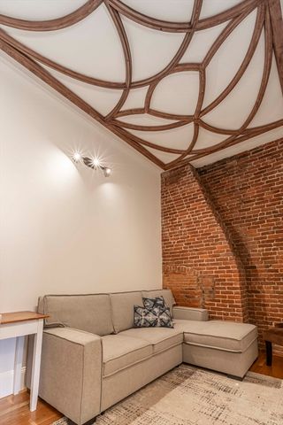 462 Beacon St 22, Boston, MA 02115