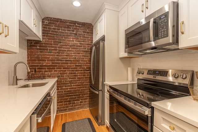 462 Beacon St 22, Boston, MA 02115