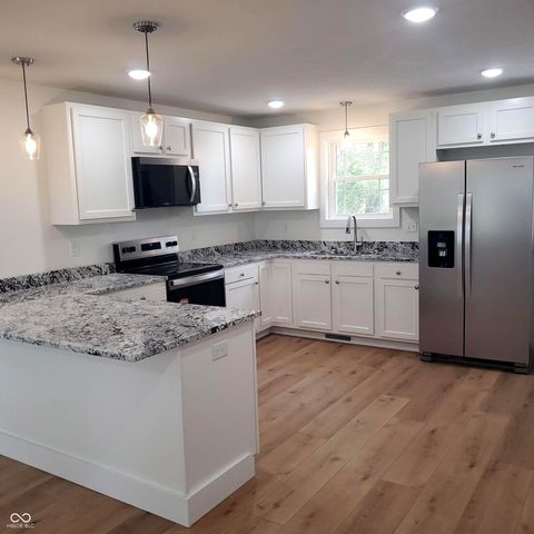 1292 Colonial Drive, Seymour, IN 47274