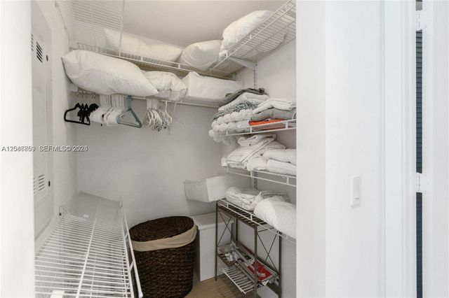 121 NE 34th Street 2706, Miami, FL 33137