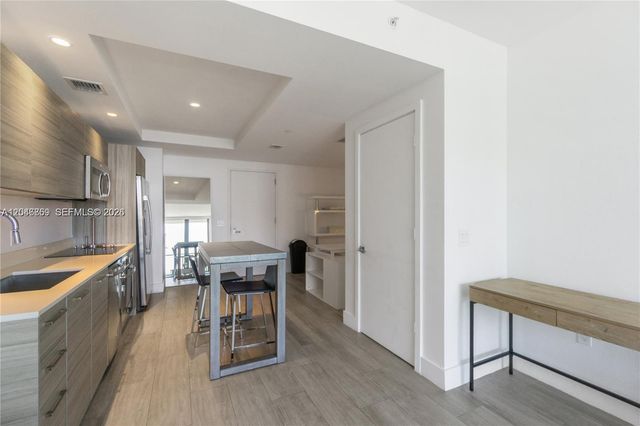 121 NE 34th Street 2706, Miami, FL 33137