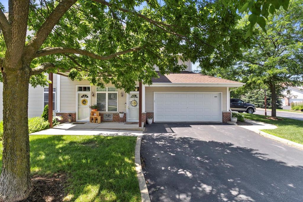 420 E Veterans WAY #8, Mukwonago, WI 53149