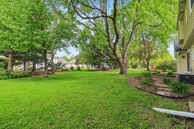 733 Buttonwood Circle SE, Naperville, IL 60540