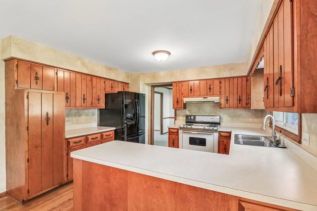 733 Buttonwood Circle SE, Naperville, IL 60540