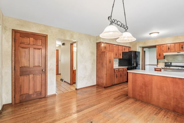 733 Buttonwood Circle SE, Naperville, IL 60540
