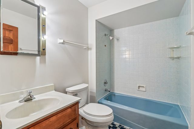 733 Buttonwood Circle SE, Naperville, IL 60540