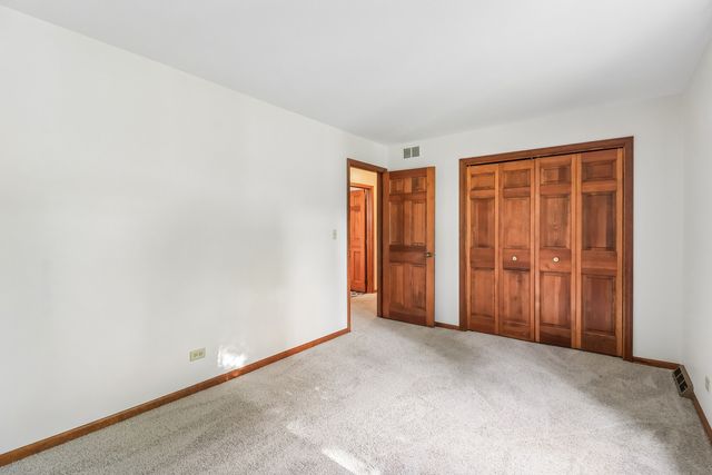 733 Buttonwood Circle SE, Naperville, IL 60540