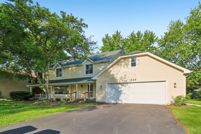 733 Buttonwood Circle SE, Naperville, IL 60540