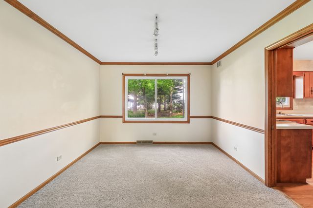 733 Buttonwood Circle SE, Naperville, IL 60540