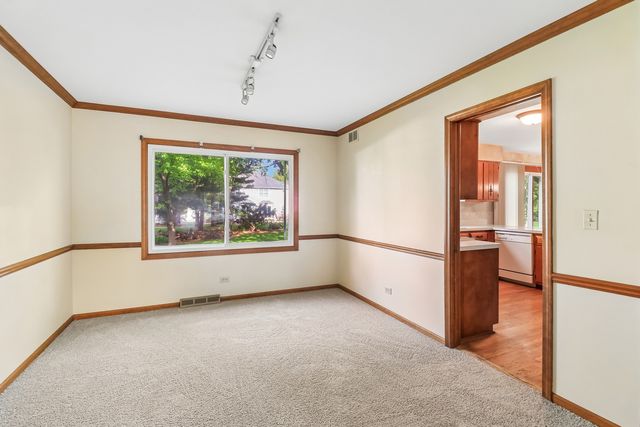 733 Buttonwood Circle SE, Naperville, IL 60540