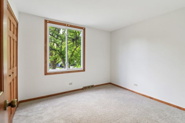 733 Buttonwood Circle SE, Naperville, IL 60540